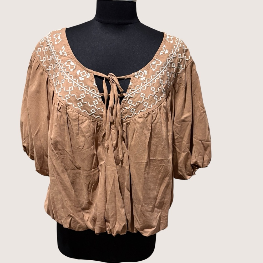 Torrid FestinEmbroidered Tie-Front Peasant Blouse in Tan size 00 US 10